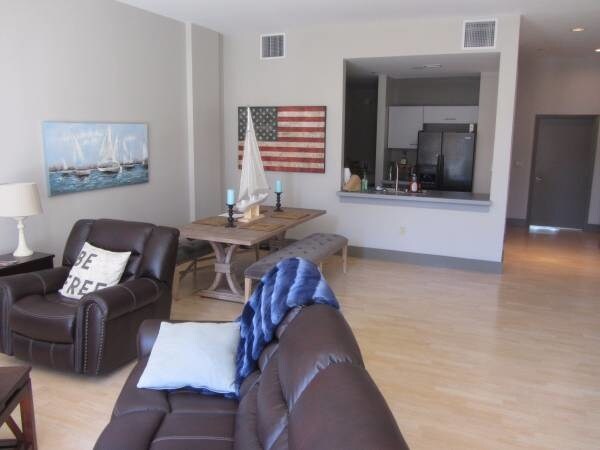 Spacious great room - 1914 3rd Ave N
