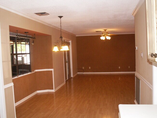 Building Photo - 106c Alyene Dr