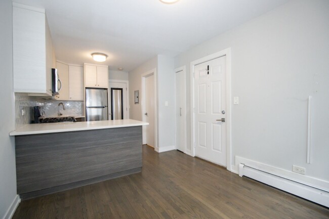 Foto del edificio - Cozy 1 Bedroom Apartment in Ideal Edgewate...