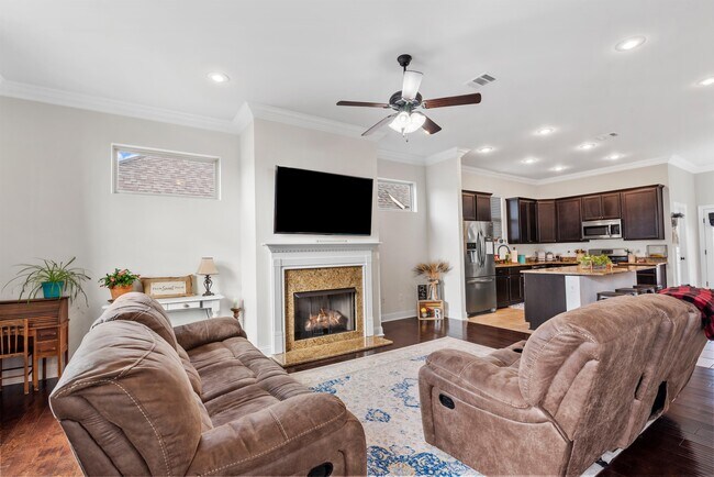 Foto del edificio - 633 Alder Ln