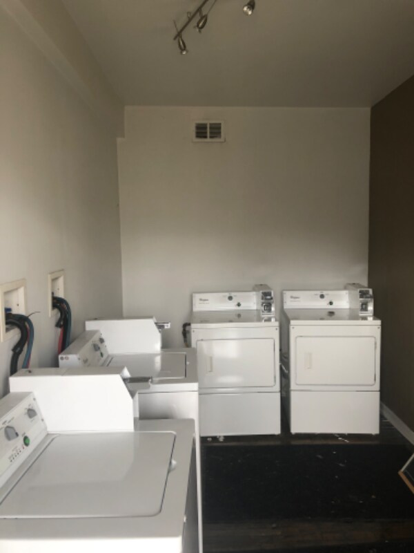 Building Photo - 3511 W Dickens Ave