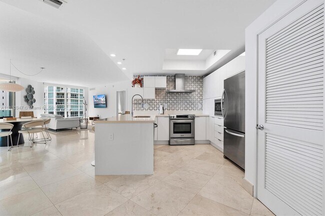 Foto del edificio - 200 Sunny Isles Blvd