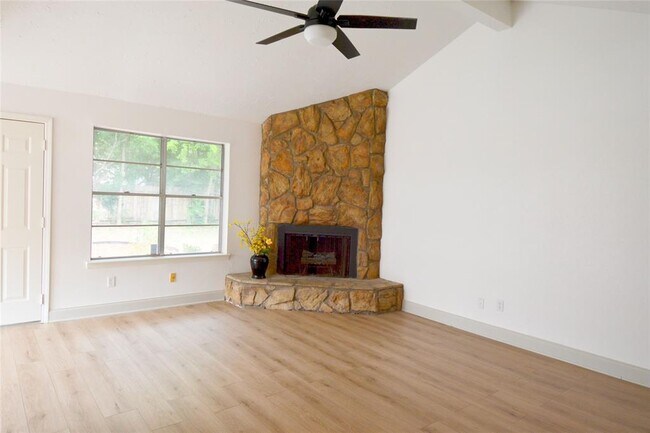 Foto del edificio - 10321 Long River Dr