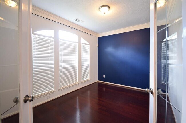 Building Photo - 2403 Blue Shadow Dr