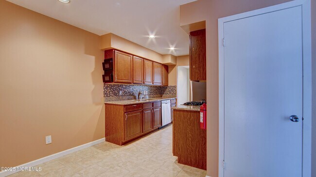 Building Photo - 66 Chestnut Way