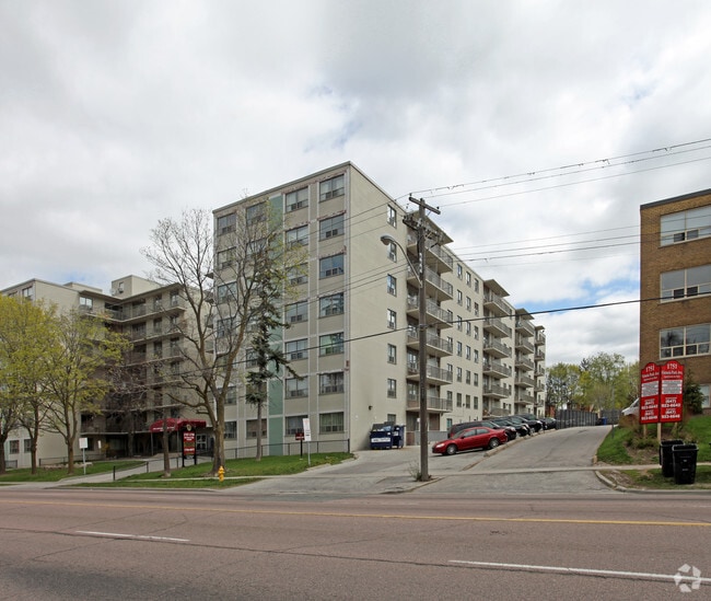 Primary Photo - Victoria Park Apartments
