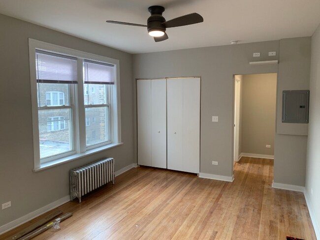 Foto del edificio - 3250 N Pulaski Rd