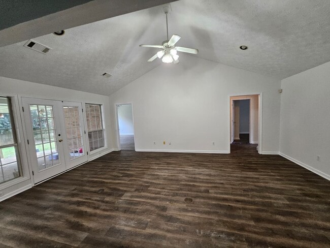 Building Photo - 379 Forest Park Dr