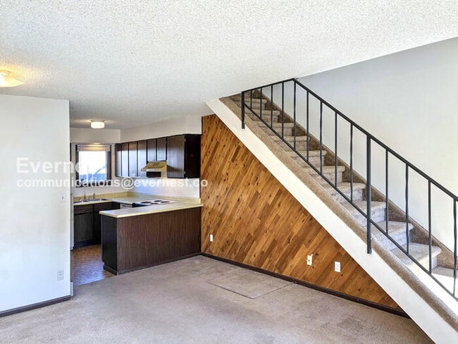 Building Photo - 3005 Ross Dr