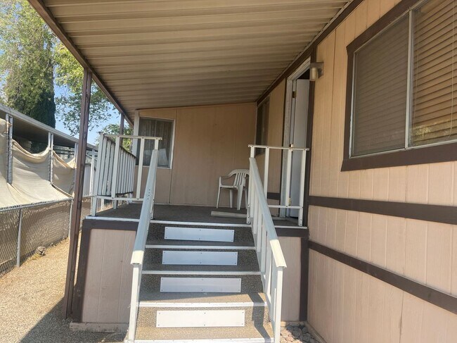 Foto del edificio - 5711 Columbia Way