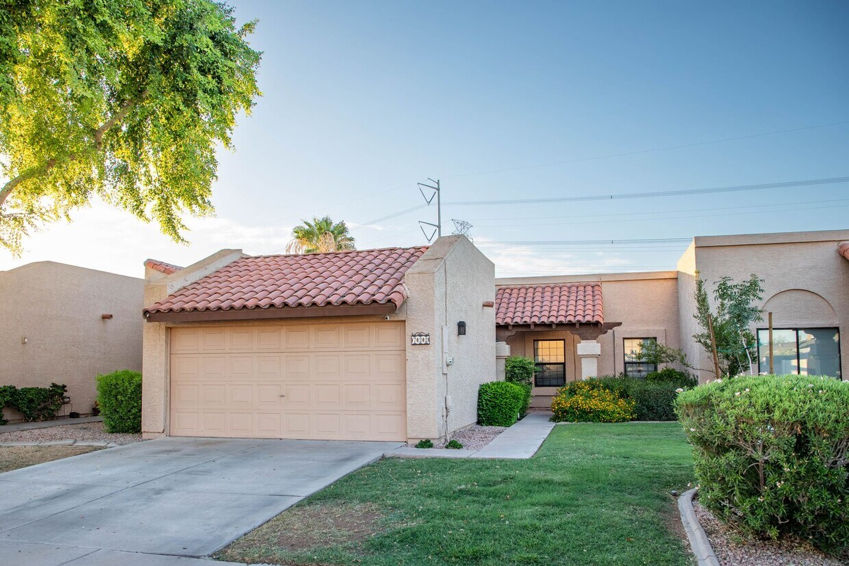 Foto principal - Charming 3-bed/2bath Chandler Home