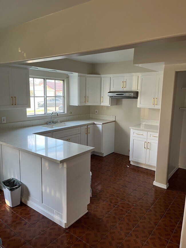 Foto del edificio - 10408 McNerney Ave