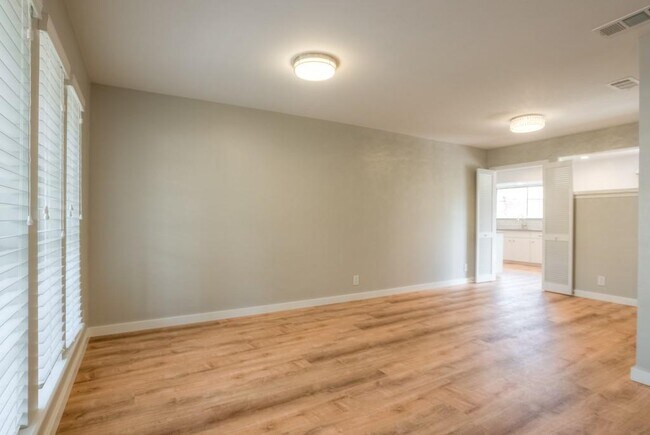 Building Photo - 7403 Glenhill Rd