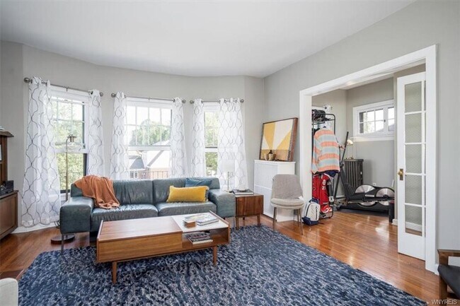 Foto del edificio - 825 Forest Ave