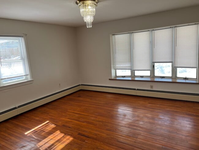 Building Photo - 32 Maiden Ln