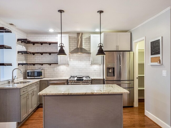 Foto del edificio - Updated Southwest Waterfront rowhouse step...