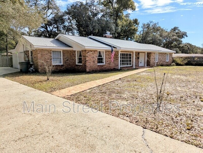 Building Photo - 2 Manor Dr