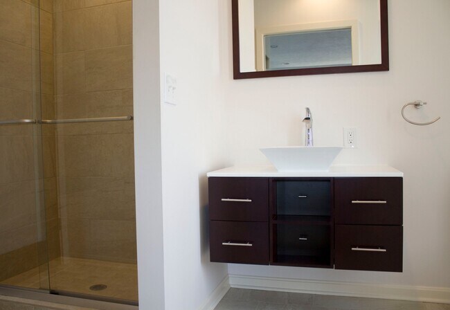 Foto del edificio - 1245 W 69th St