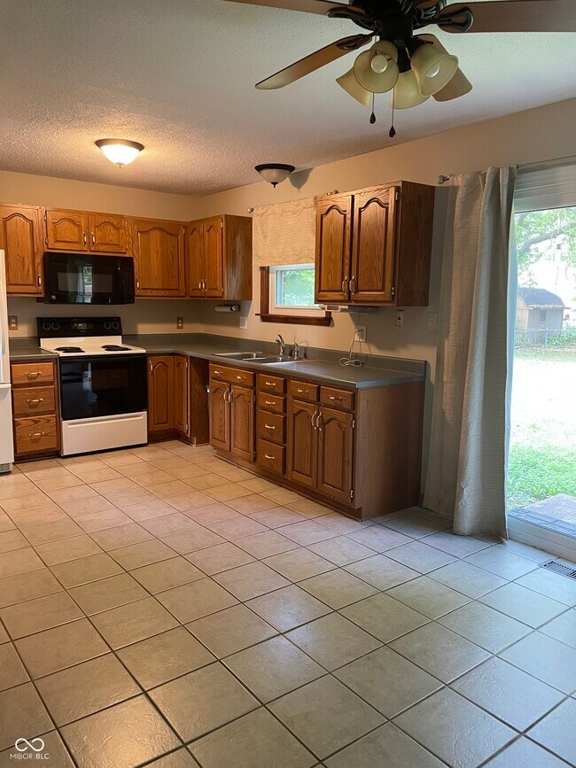 Foto del edificio - 3612 Boxwood Dr