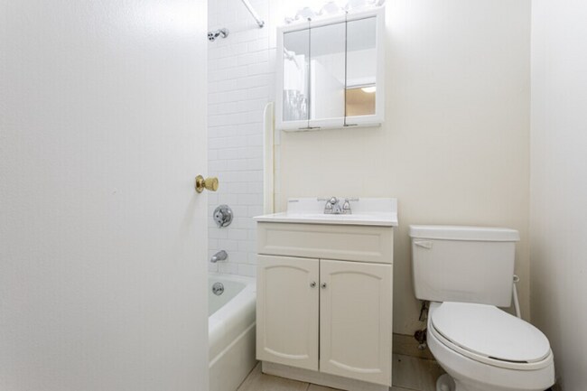 Foto del edificio - One Bedroom - 637sf - top floor - BU