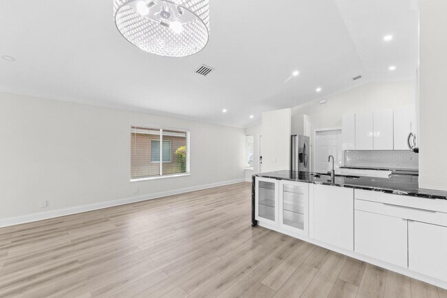 Building Photo - 1425 Majesty Terrace