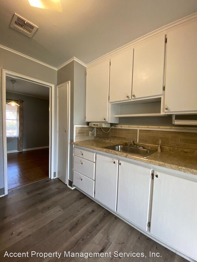 Foto del edificio - 3 br, 1 bath House - 2632 East 4th Street