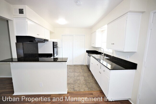 Building Photo - 3 br, 1.5 bath House - 1555 Marina Court U...