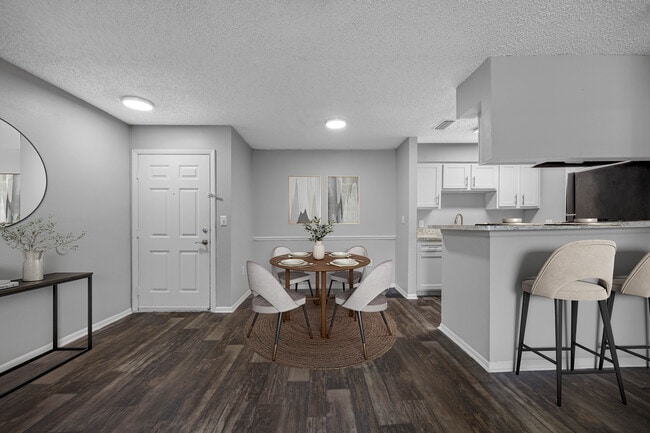 Apartamento de 2 habitaciones y 2 baños, 876 pies cuadrados, en Park at Walden Lake - Park at Walden Lake