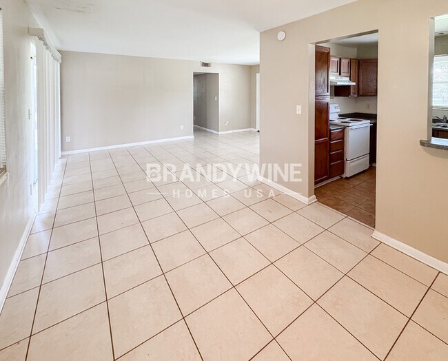 Building Photo - 8008 Santillo Dr