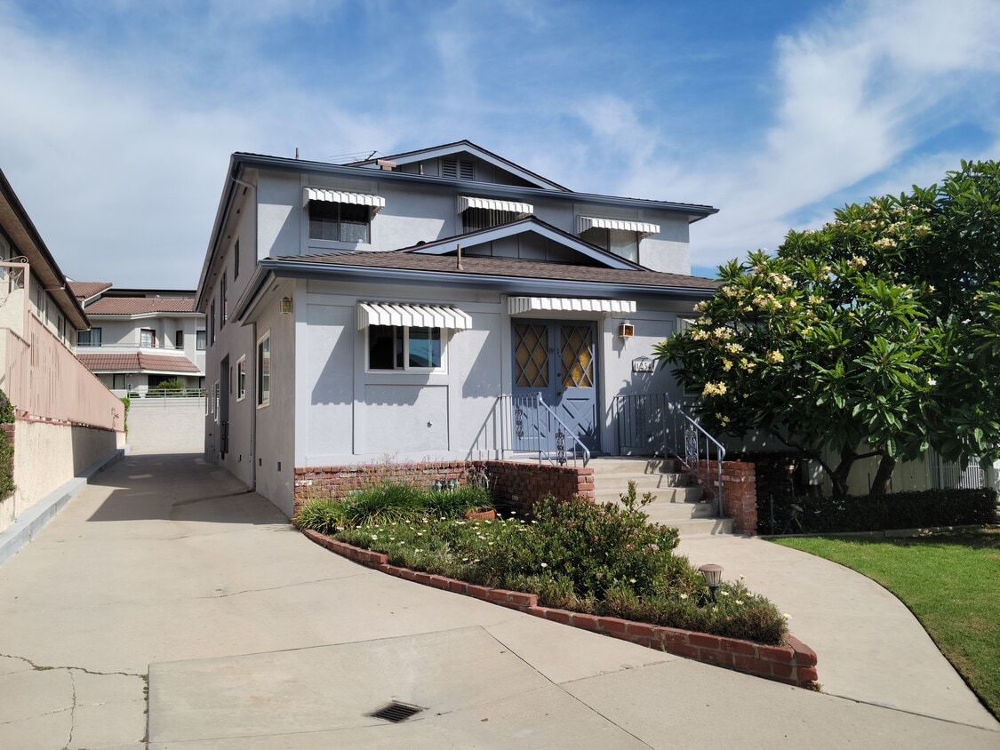 3 Unit Apartment Building - 1234 Valley View Rd