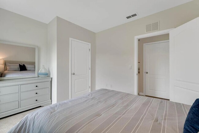 Foto del edificio - 1387 Berry Ln