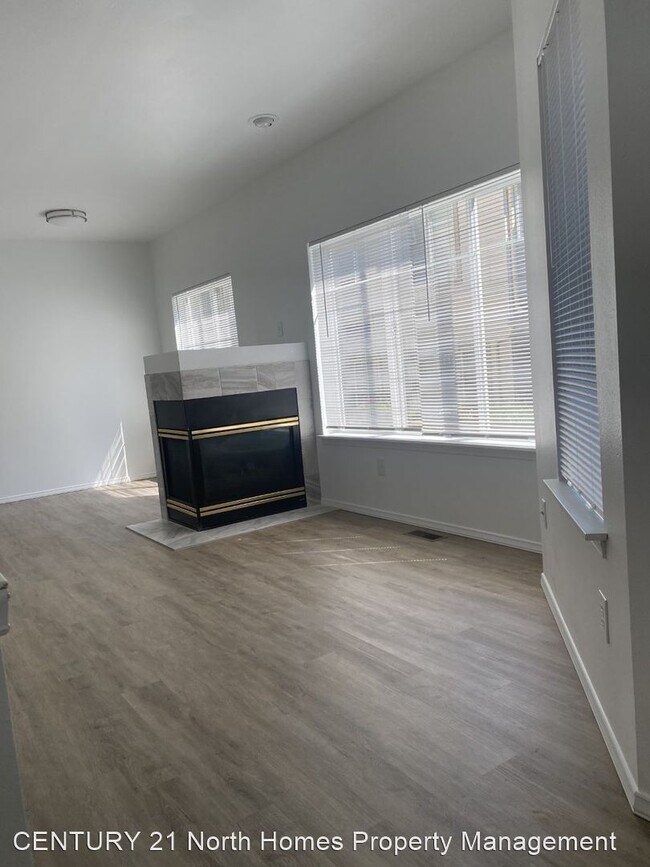 Building Photo - 2 br, 2.5 bath House - 7222 208th St SW #3