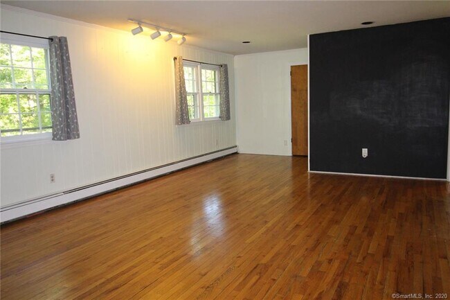Building Photo - 64 Ledgewood Dr E