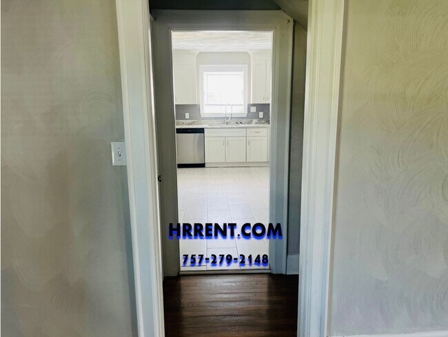 Foto del edificio - Newly Renovated 4 Bedroom 2 Bathroom 2 Story Home located in the Fairmount Park area of Norfolk!