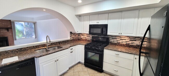 Building Photo - 992 Butter Creek Ct