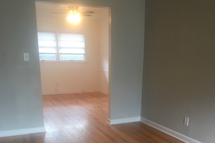 Primary Photo - 2542 Gladstone Ave