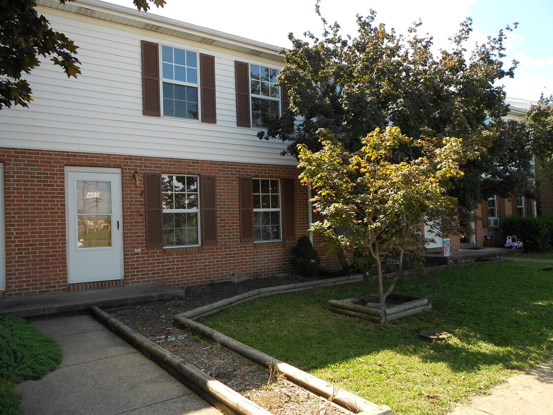 Primary Photo - 407 Buckingham Dr