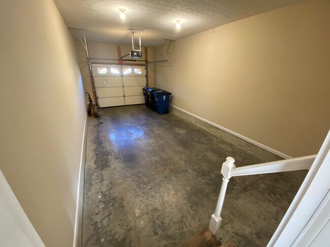 Garahe - 1338 Easy St