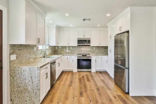 Foto del edificio - 7702 Mason Ave