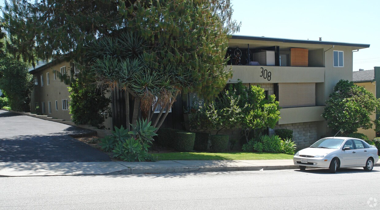 Building Photo - 308 Raymondale Dr