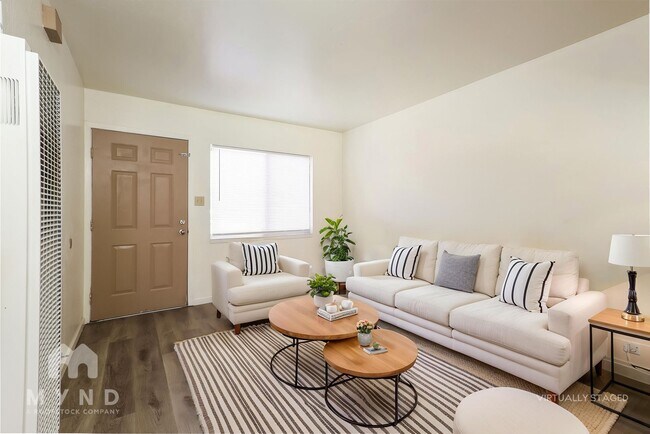 Foto del edificio - 1574 W 7th St
