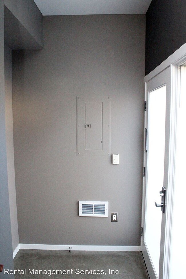 Building Photo - 1 br, 1.5 bath House - 644 NE Knott St
