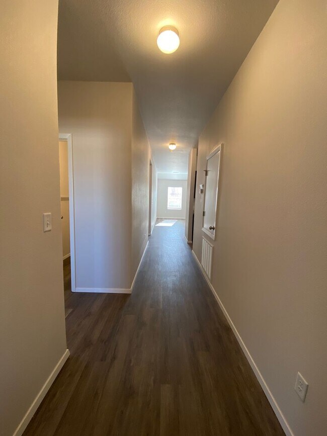 Foto del edificio - *Pre-leasing* Three Bedroom | Two Bathroom...