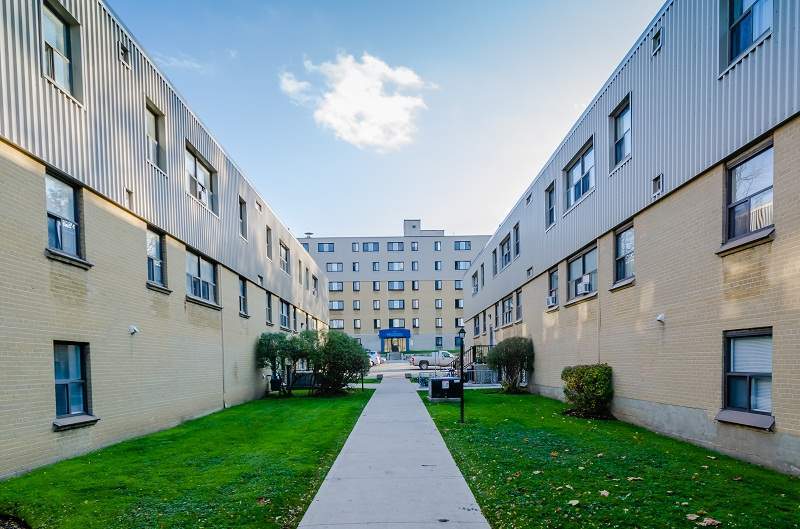 Primary Photo - Grand Avenue Apartments