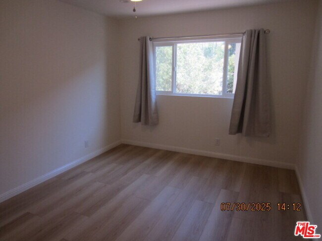 Foto del edificio - 2350-2354 Teviot St