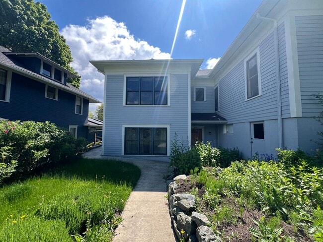 Building Photo - Charming 1 Bedroom, 1 Bath ADU – All Utili...