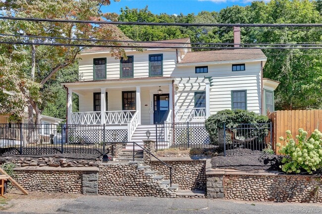 Building Photo - 324 Woodbine Ave
