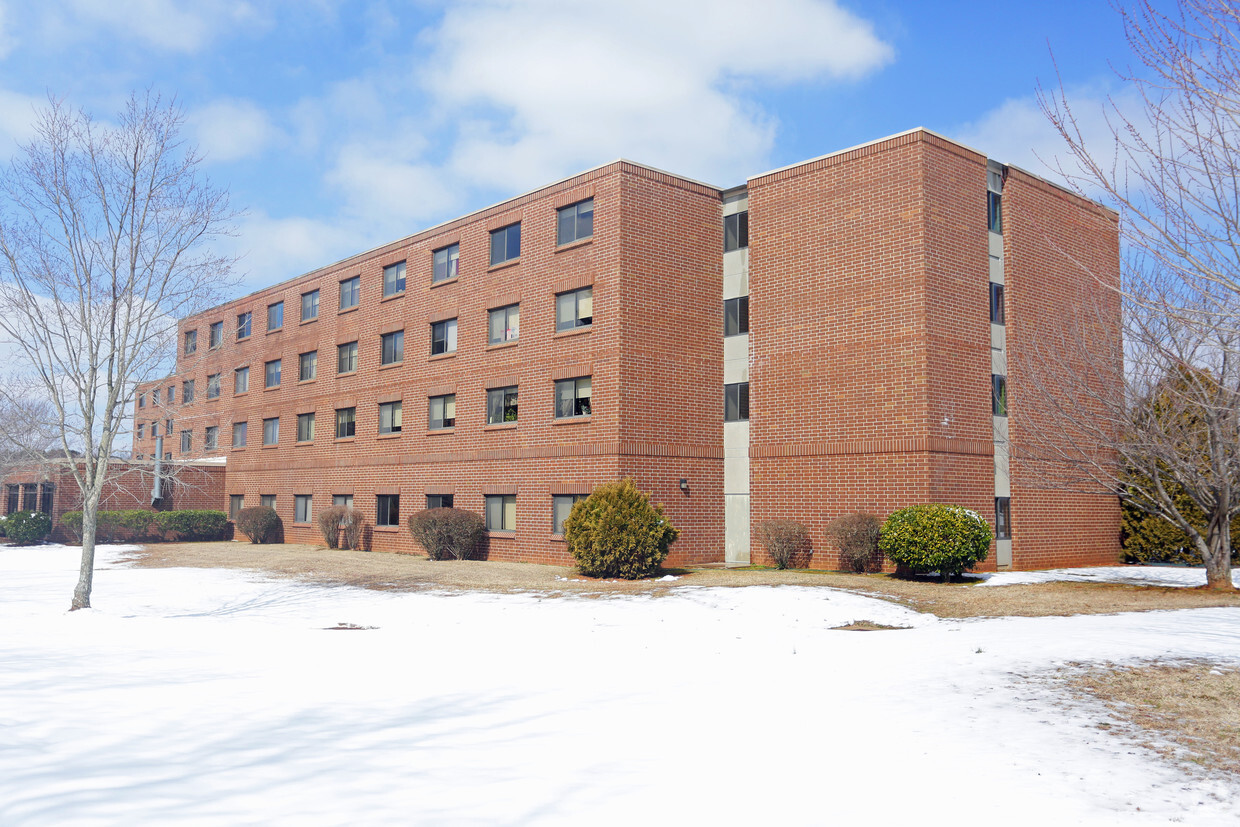 Building Photo - Willow Run Towers