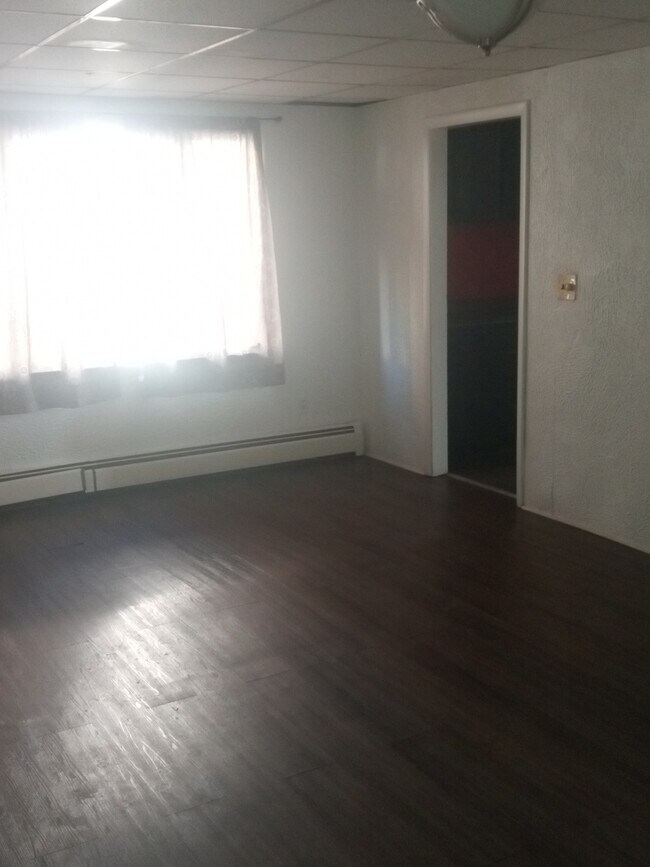 Building Photo - 101 Squires Ave