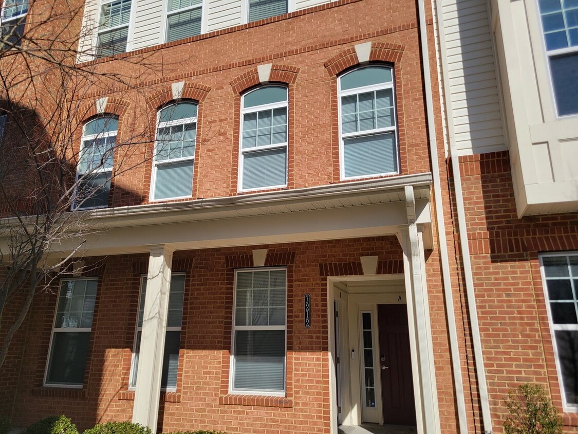 Foto principal - Lovely 3 BR/2.5 BA Townhome in Hanover!